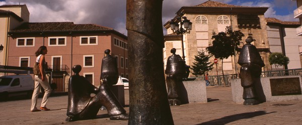 Monumento a la Universidad en Palencia, en recuerdo a la primera universidad de España  © Turespaña